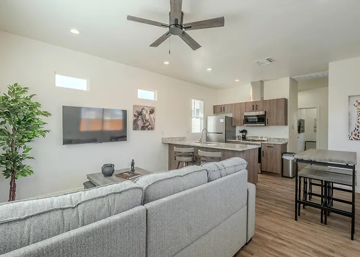 Modern Updated Holiday home Tucson