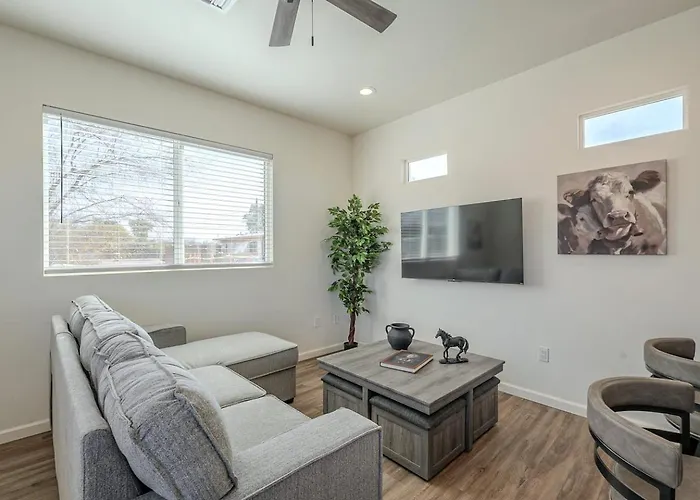 Modern Updated * Tucson
