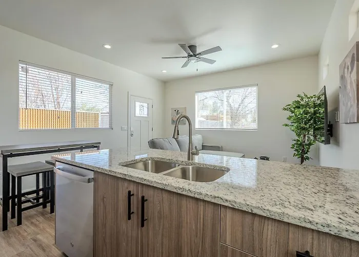 Modern Updated Holiday home Tucson