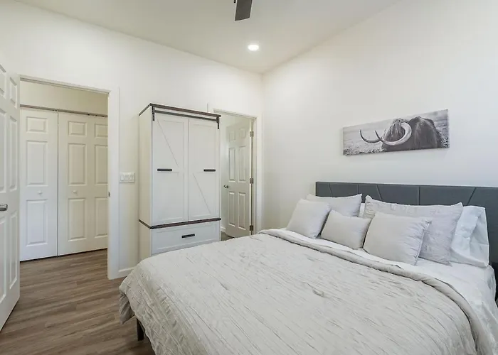 Modern Updated Holiday home Tucson