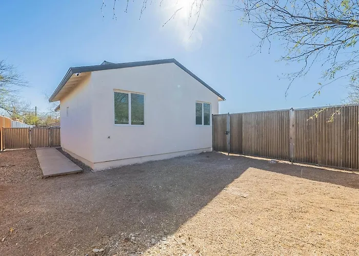 Modern Updated Holiday home Tucson