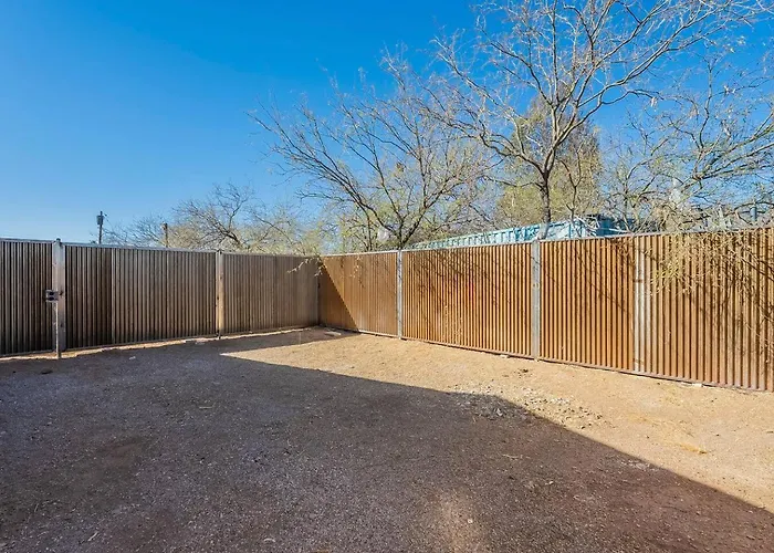 Modern Updated * Tucson